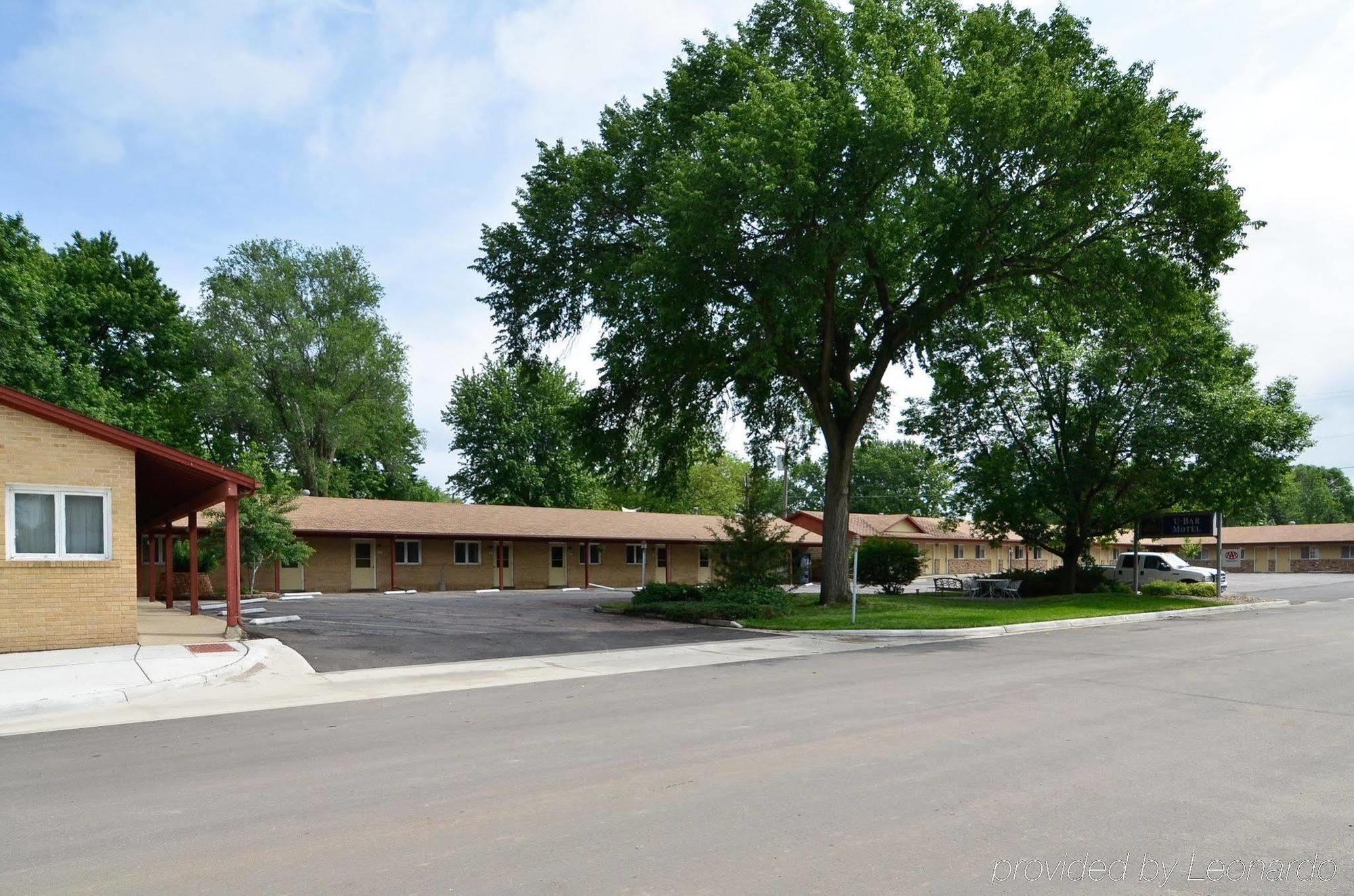 U-Bar Motel Canistota Exterior photo